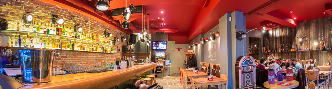 SURPRINZĂTOR! Cum își aleg femeile restaurantele în care intră?